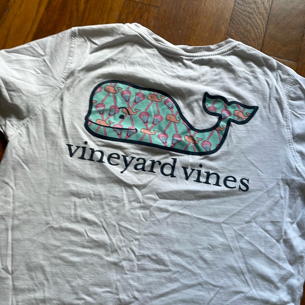 Vineyard Vines lacrosse t-shirt; size XS
